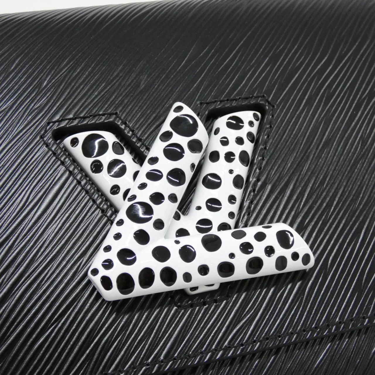 LOUIS VUITTON Twist M21694 Shoulder Epi Black Epi Rank A - Thumbnail 4