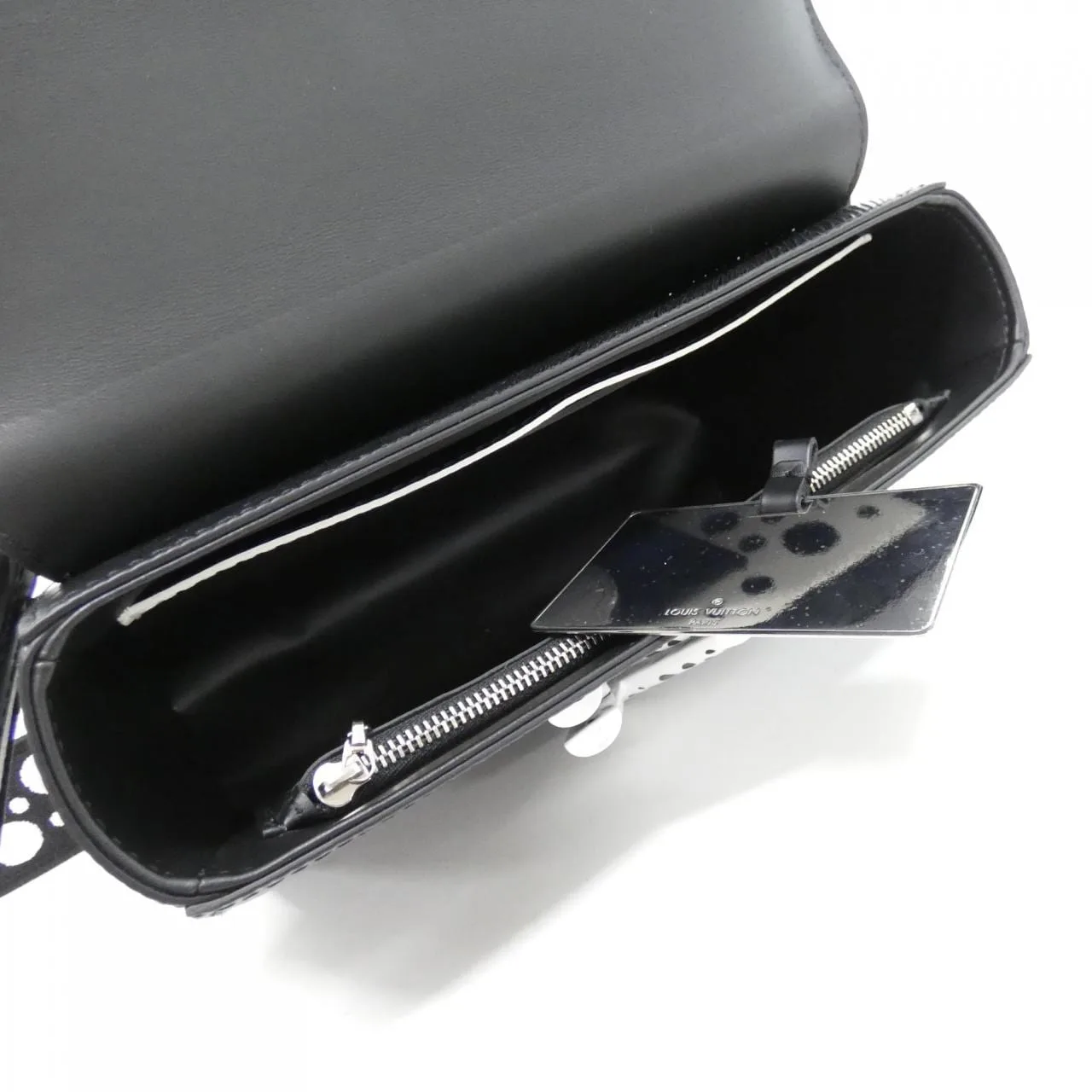 LOUIS VUITTON Twist M21694 Shoulder Epi Black Epi Rank A - Thumbnail 7