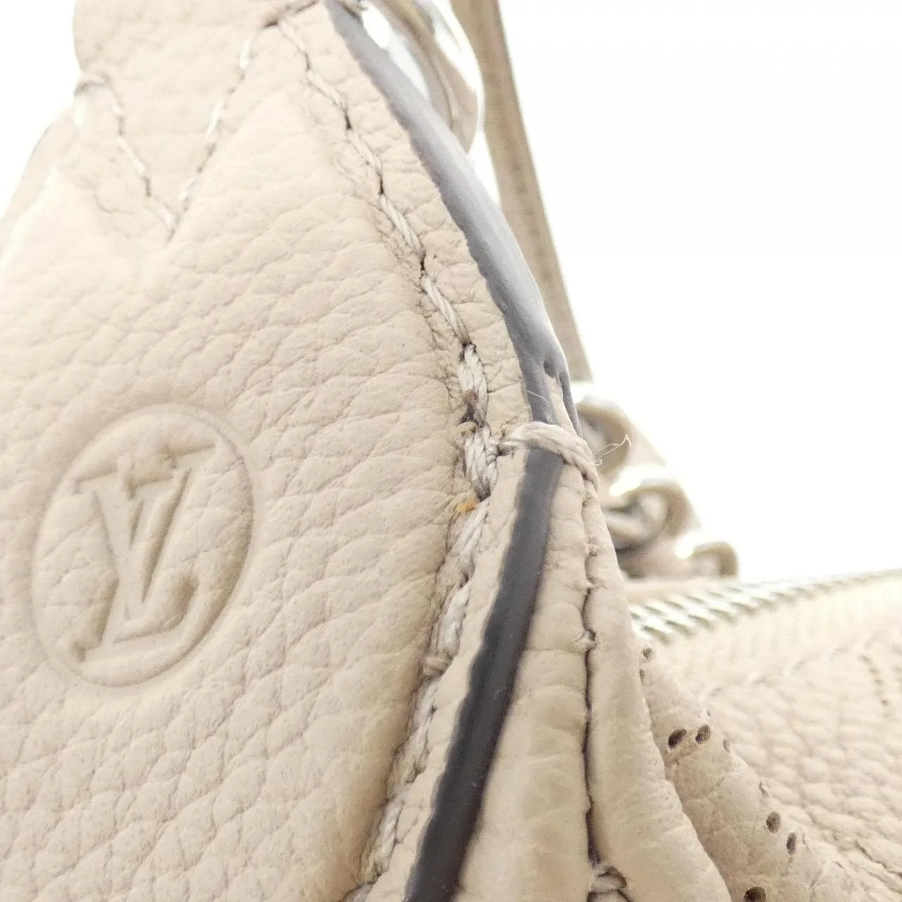 LOUIS VUITTON Mahina M22820 Shoulder Beige Rank A - Thumbnail 3