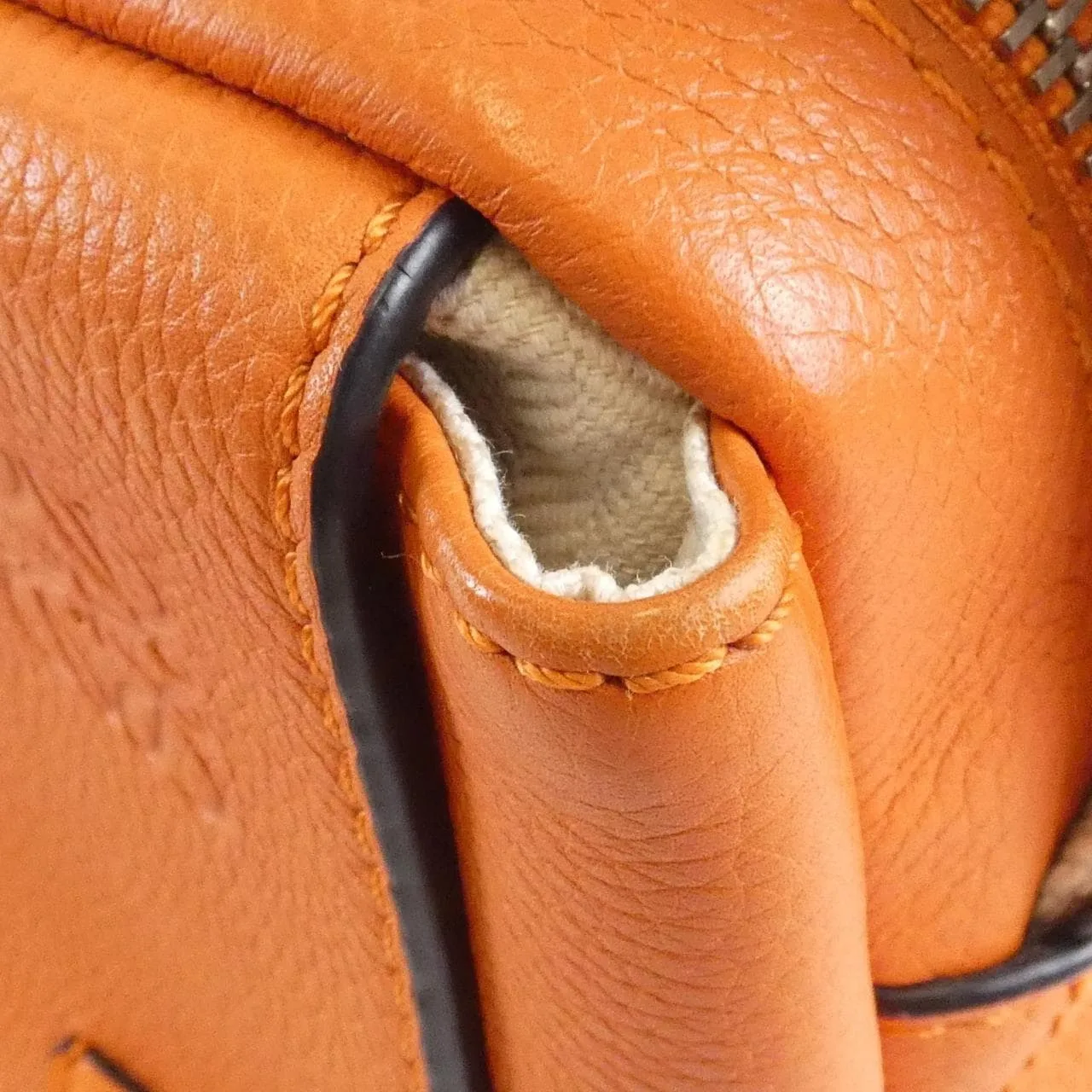 LOEWE 317 12AA72 肩背包