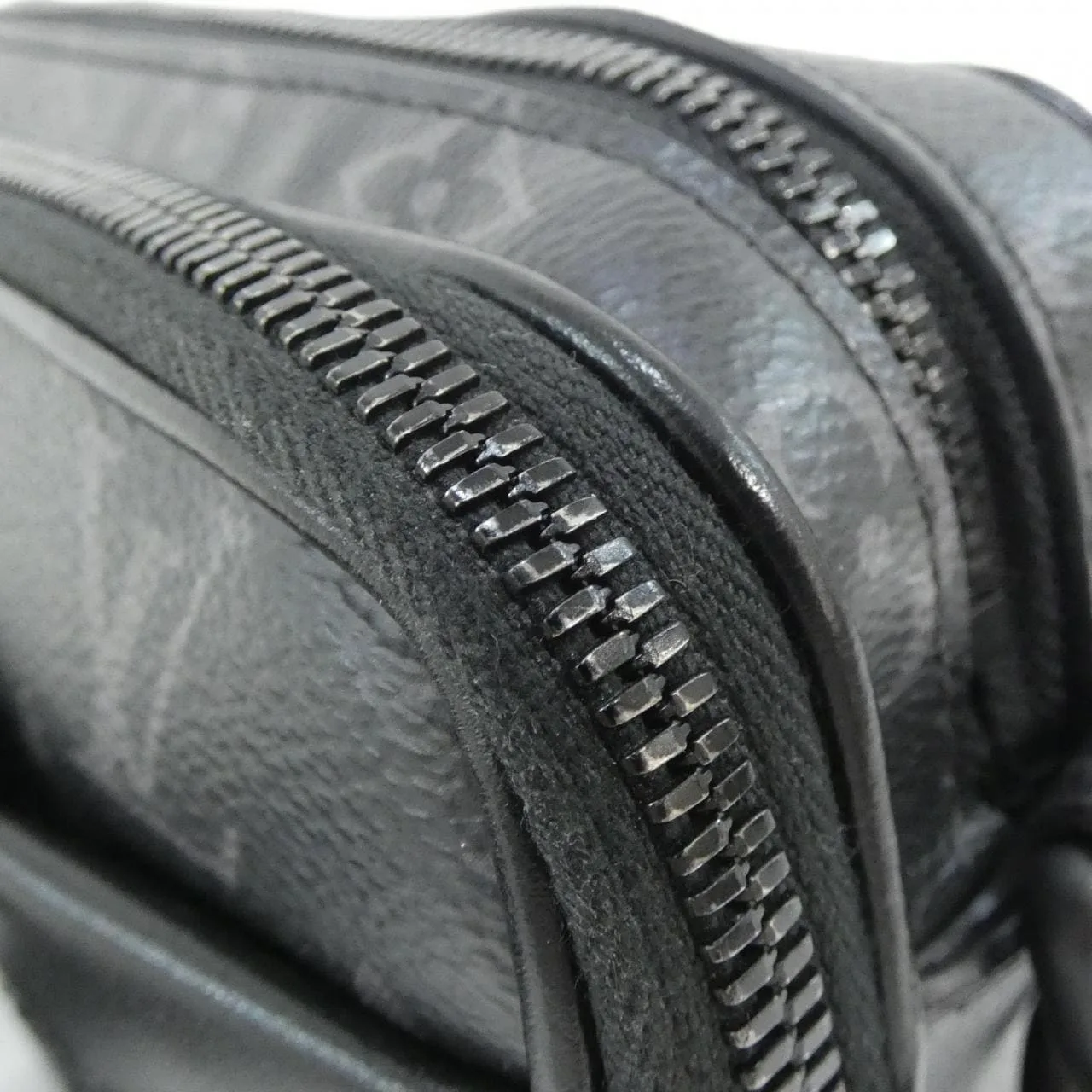 LOUIS VUITTON Eclipse M46955 Shoulder Monogram Black Monogram Rank A - Thumbnail 4