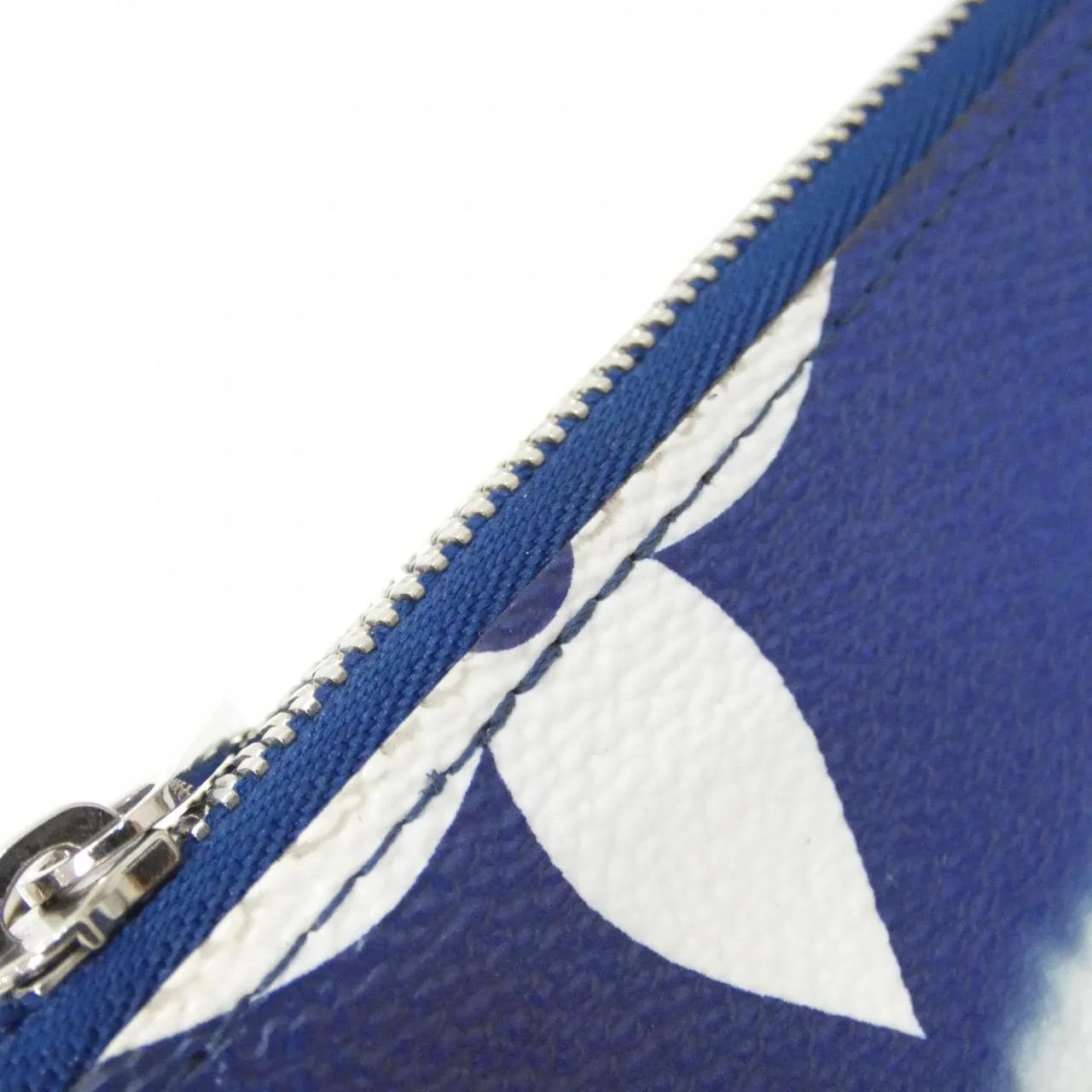 LOUIS VUITTON Pochette M69124 Shoulder Canvas 4