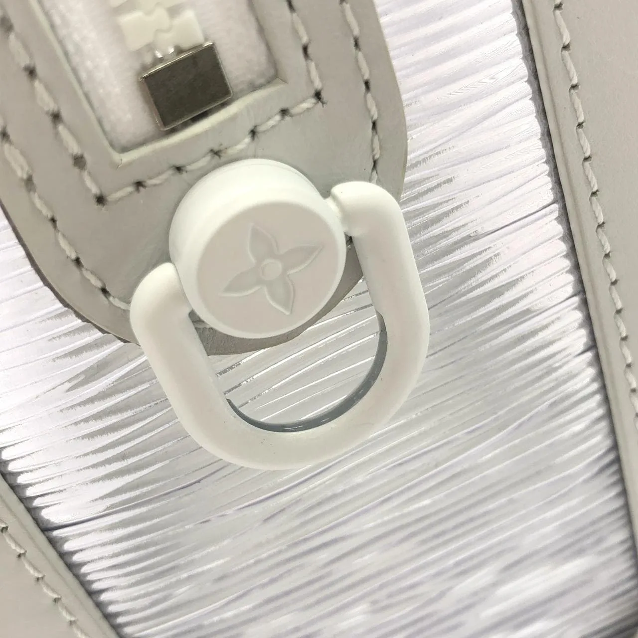 LOUIS VUITTON M55602 肩背包 4