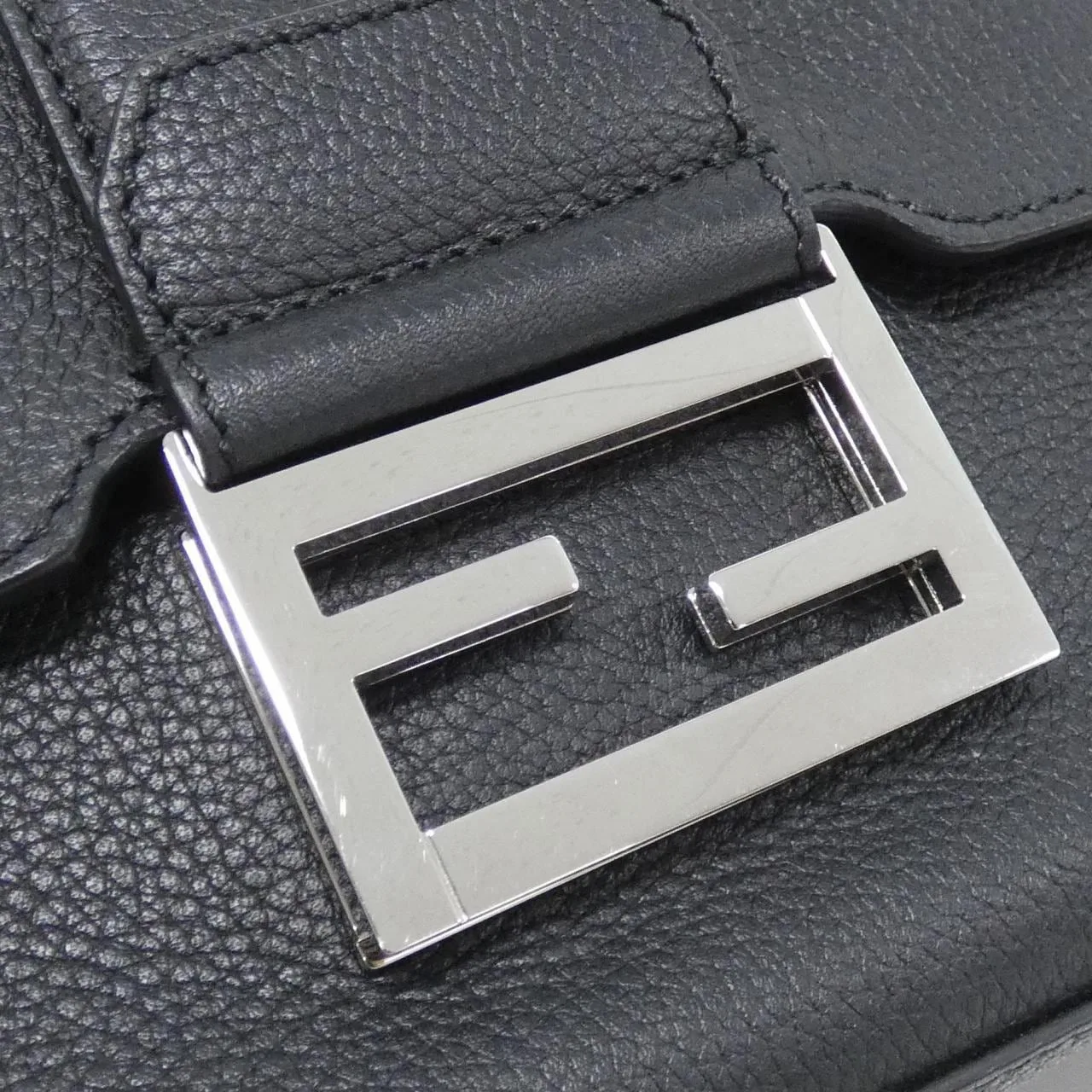 FENDI Baguette 7VA649 APDR 肩背包 5