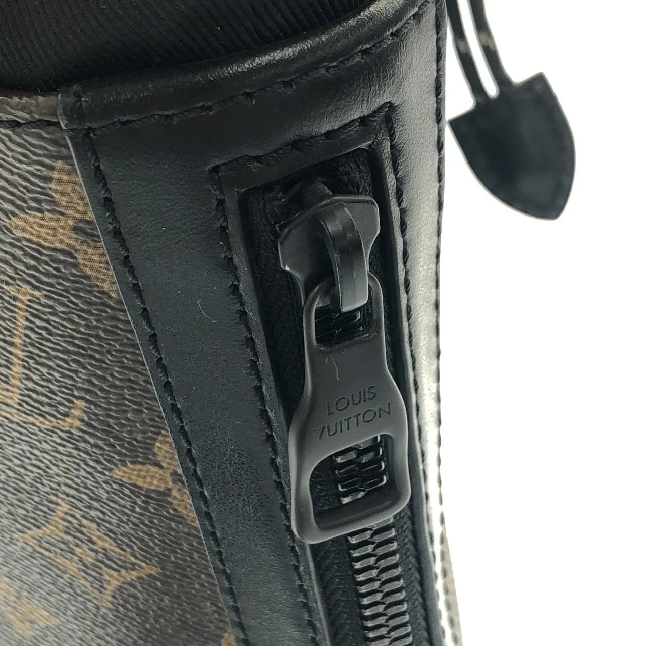 LOUIS VUITTON M44625 肩背包 Monogram 4