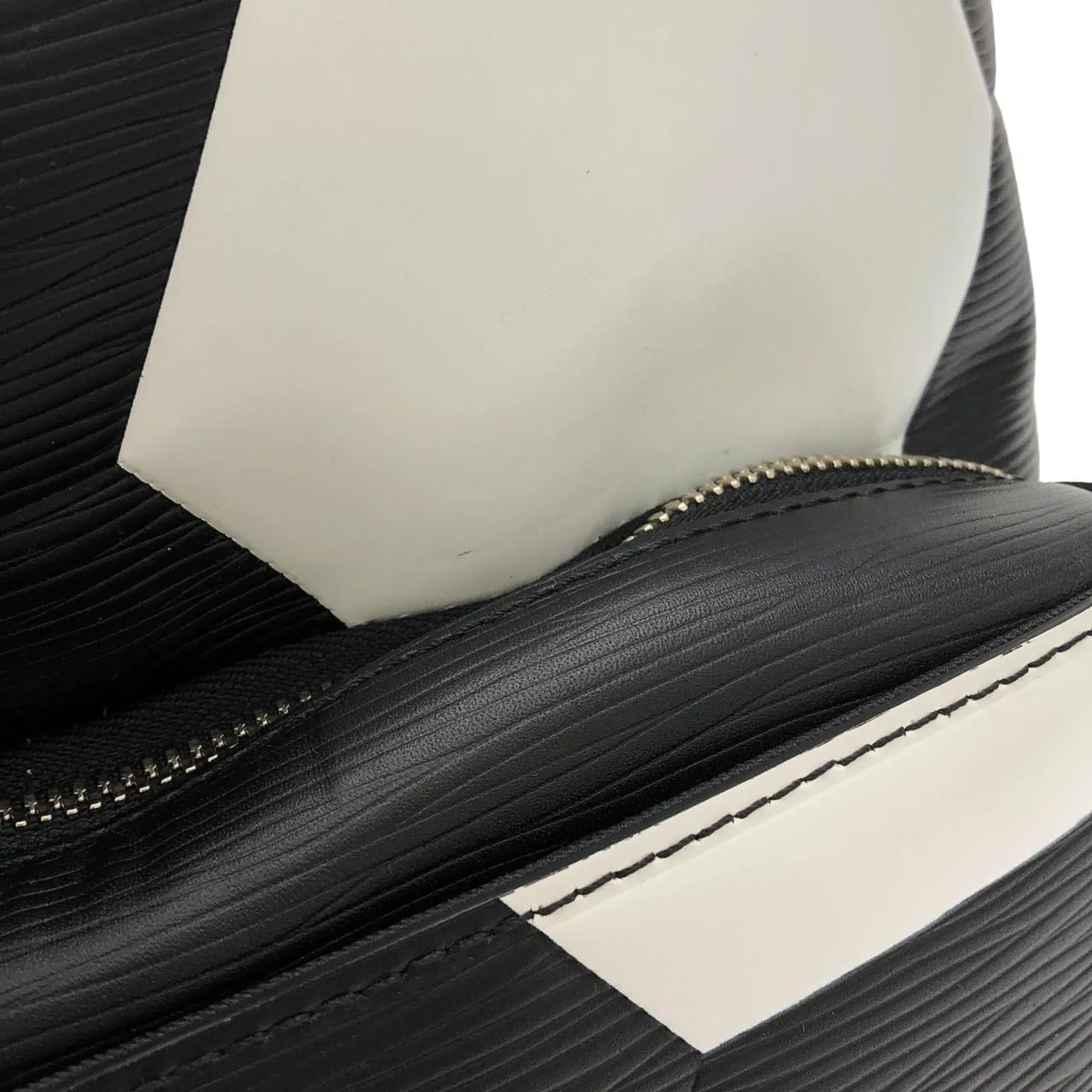 LOUIS VUITTON M52186 背包 Epi 5