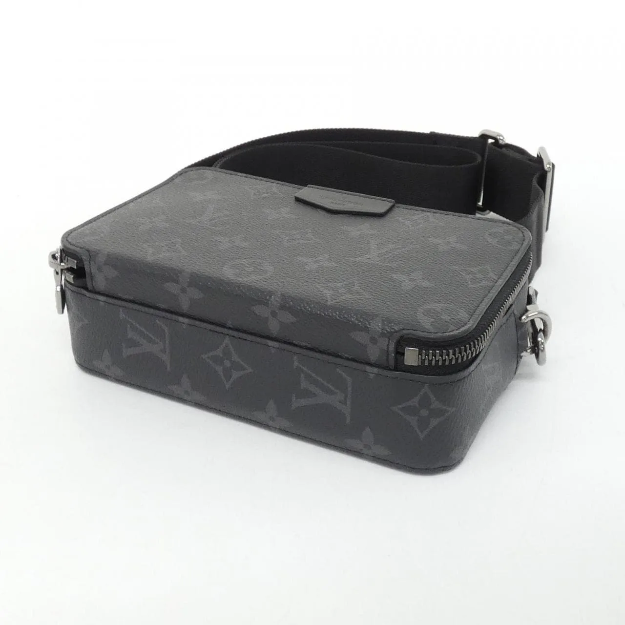 LOUIS VUITTON Eclipse M81260 肩背包 Monogram 3