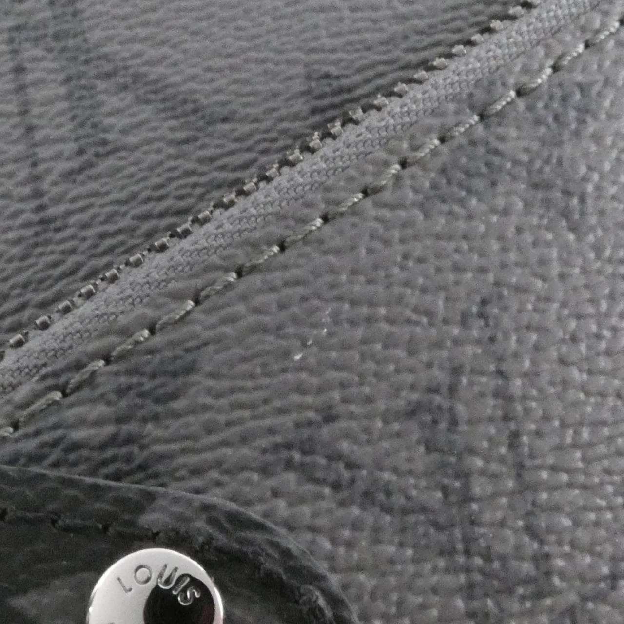 LOUIS VUITTON Eclipse M46435 肩背包 Monogram 4
