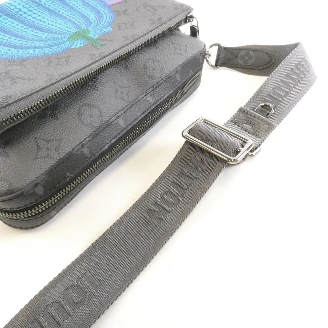 LOUIS VUITTON Eclipse M46435 肩背包 Monogram 5