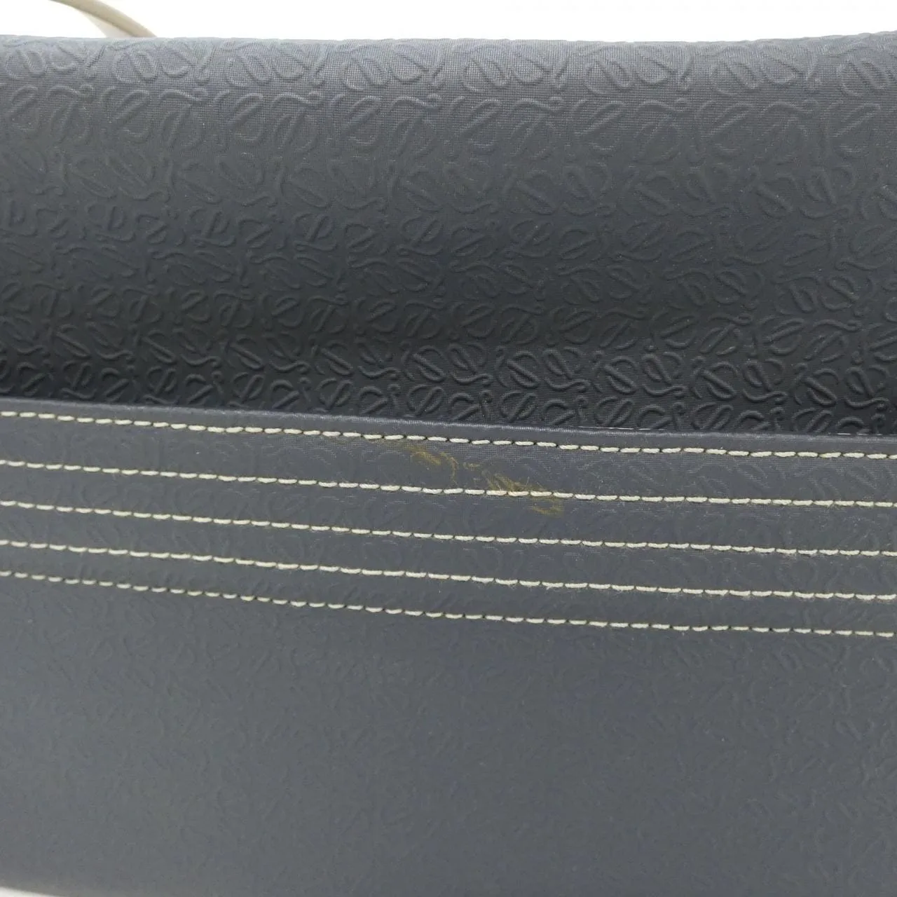 LOEWE Shoulder 5