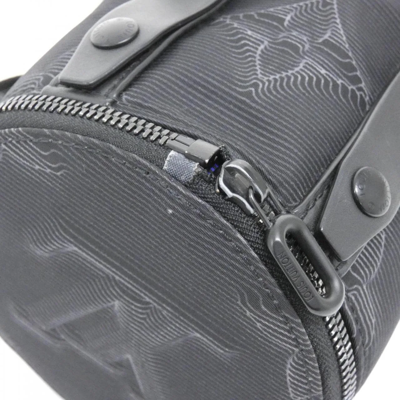 LOUIS VUITTON M45604 肩背包 尼龍 5