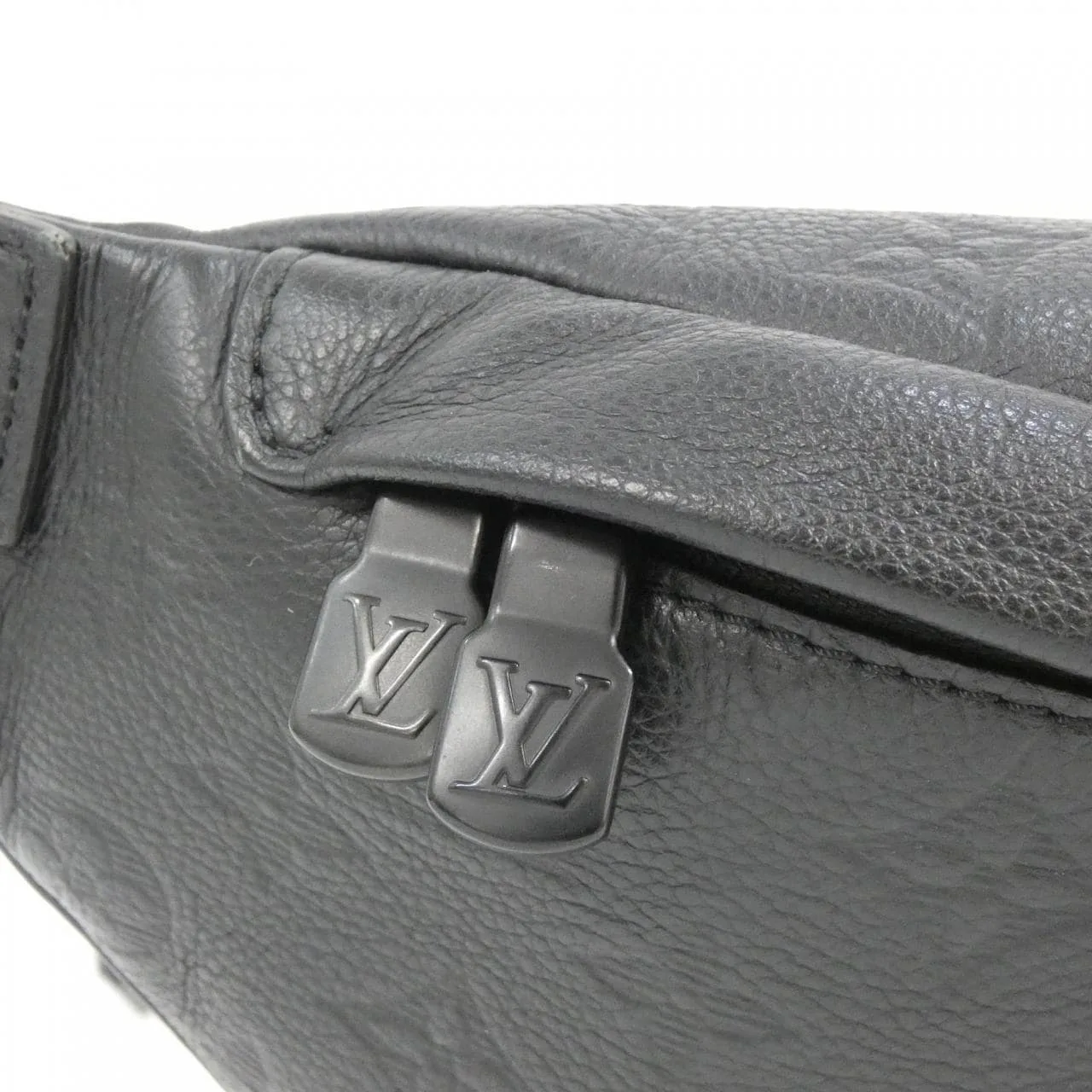 LOUIS VUITTON Discovery M46036 肩背包 Monogram 5