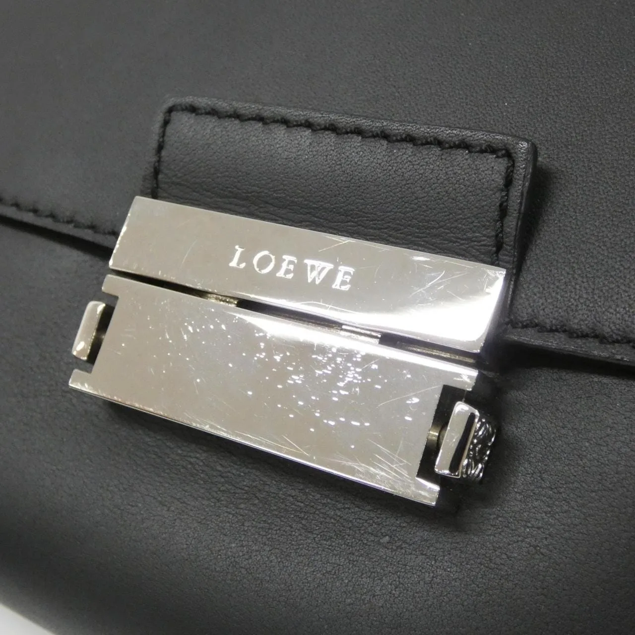 LOEWE 肩背包 皮革 4