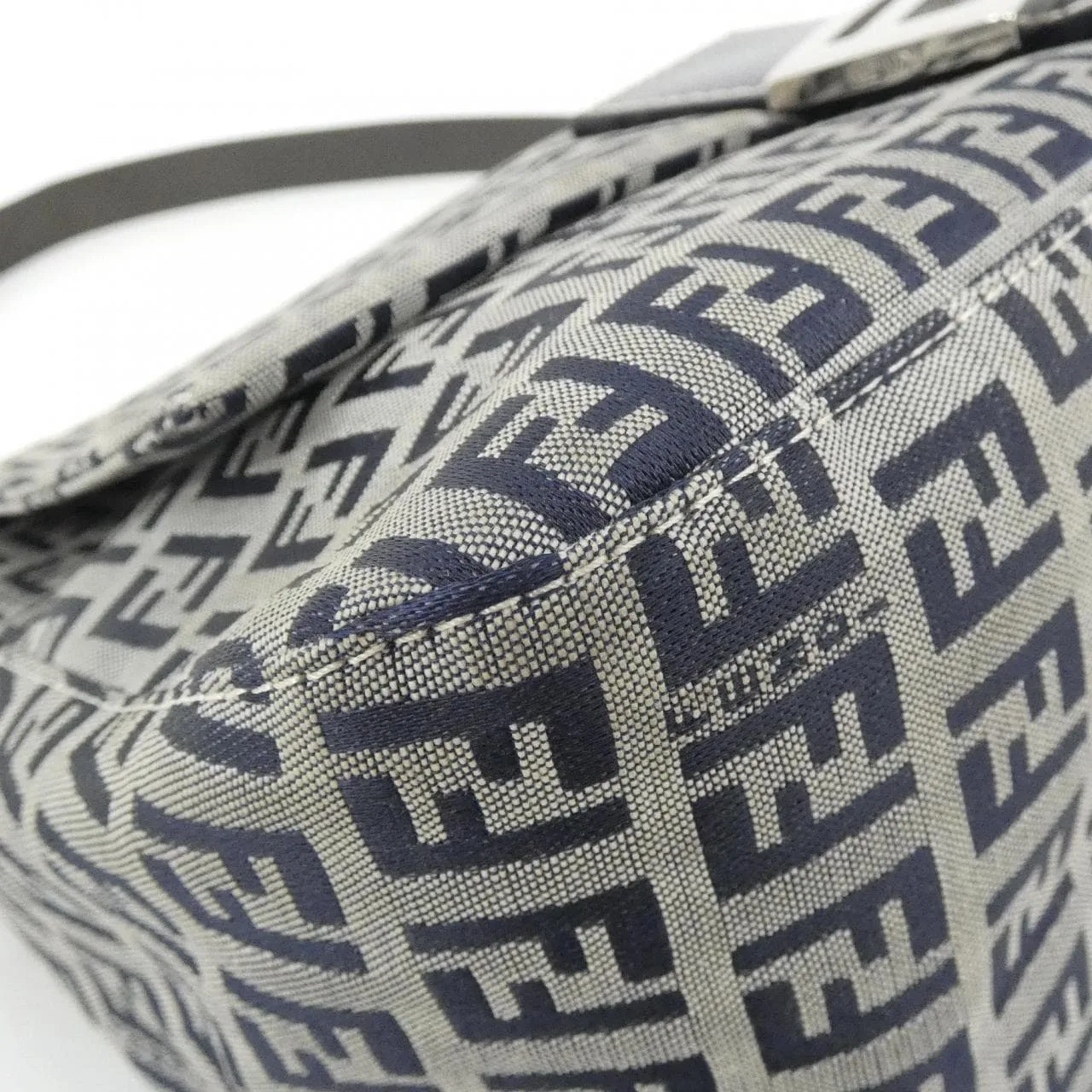 FENDI Baguette 26325 肩背包 帆布 3