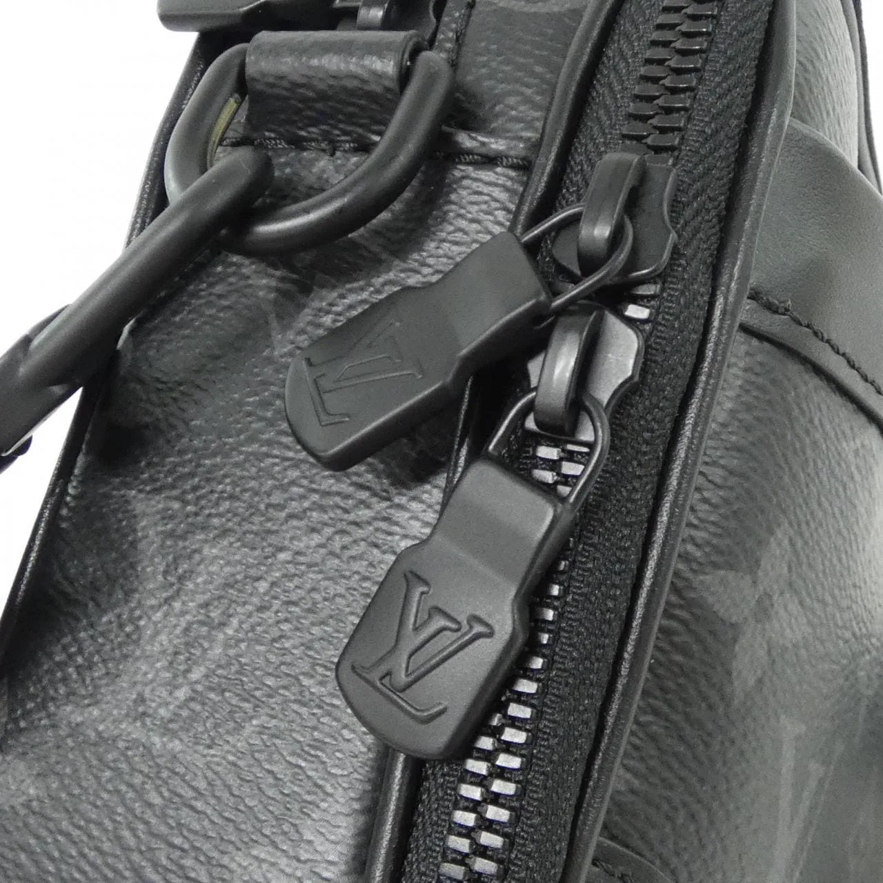 LOUIS VUITTON Eclipse M46955 Shoulder Monogram 5