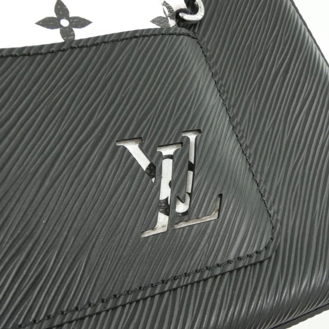 LOUIS VUITTON M80689 Shoulder Epi 4