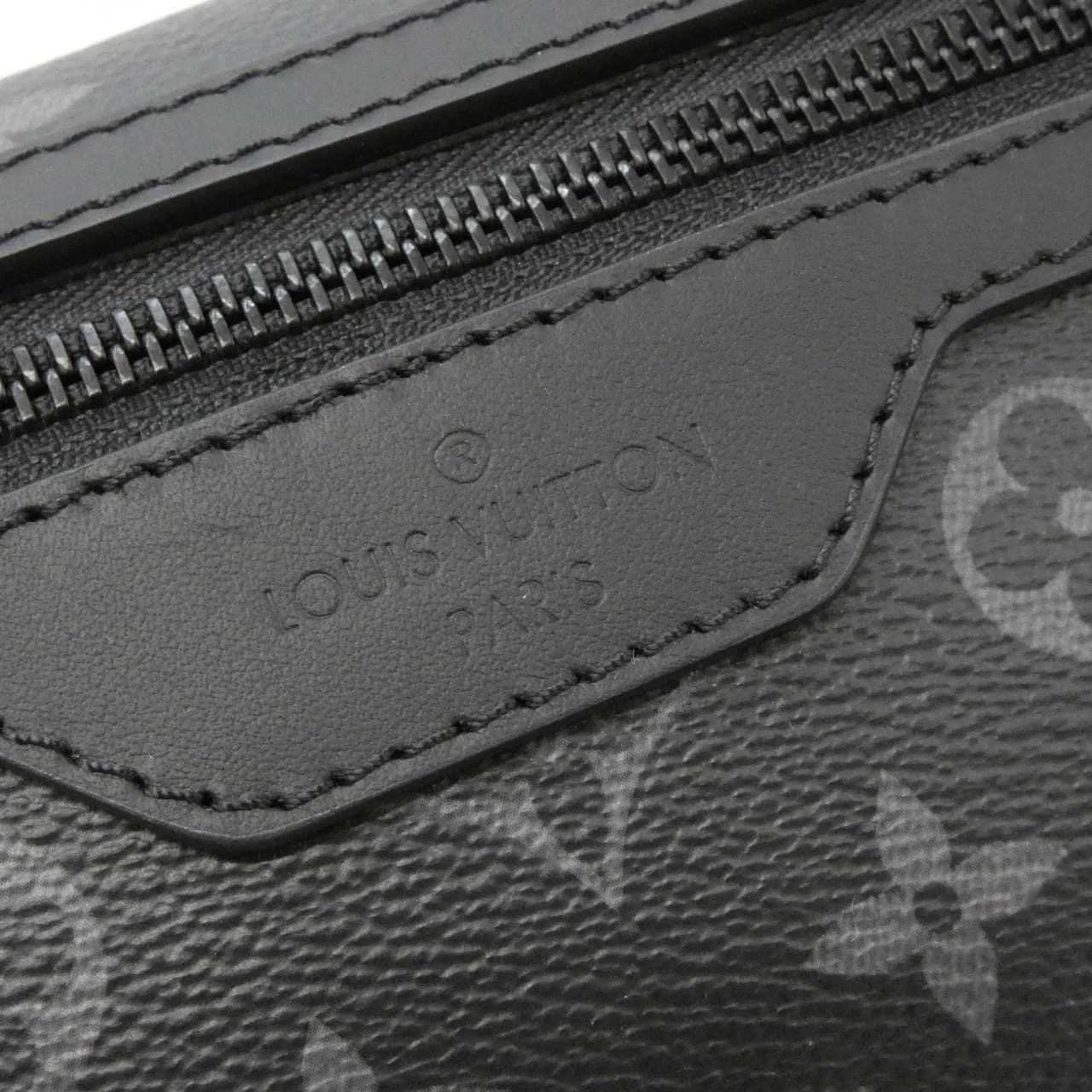 LOUIS VUITTON Eclipse M12517 肩背包 Monogram 4