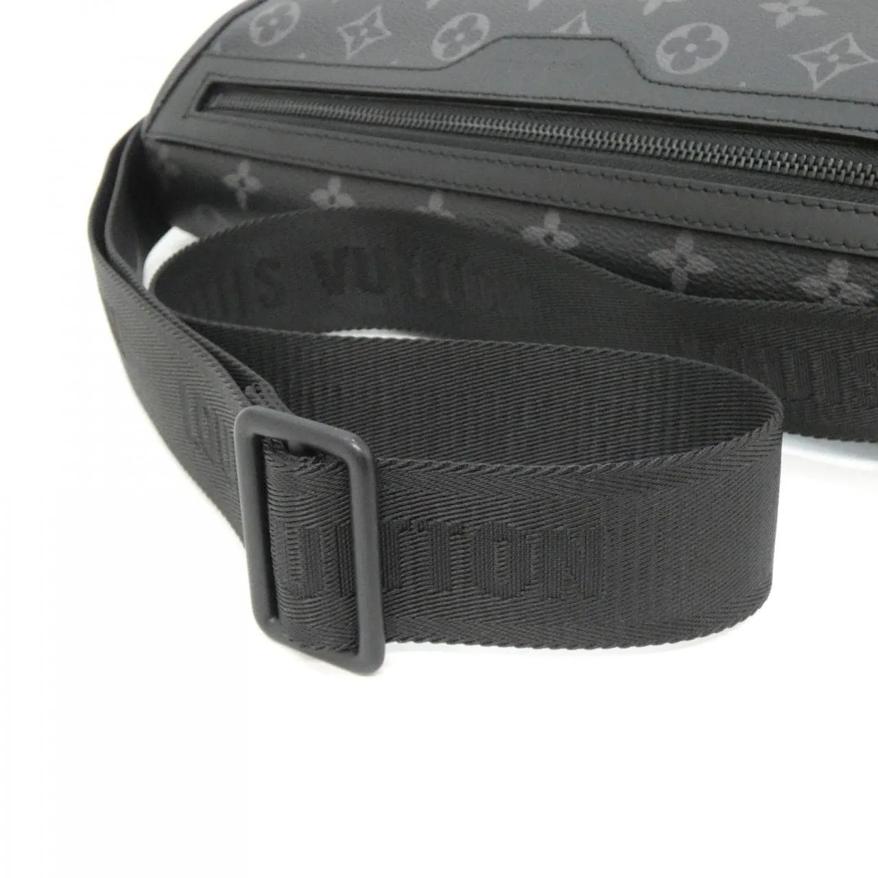 LOUIS VUITTON Eclipse M12517 肩背包 Monogram 5