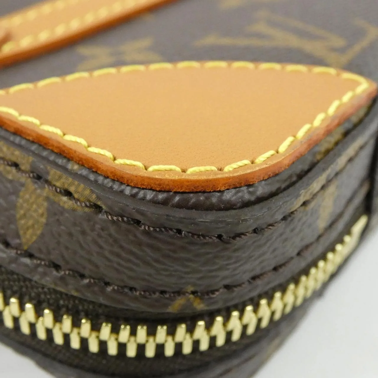 LOUIS VUITTON Soft Trunk M68494 肩背包 Monogram 3