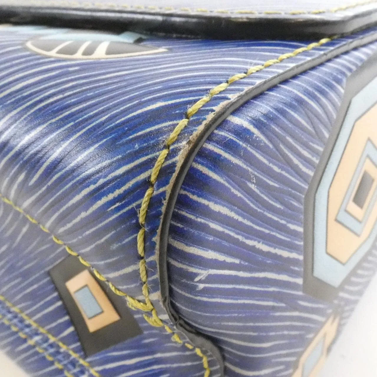 LOUIS VUITTON Twist M50788 肩背包 Epi 3