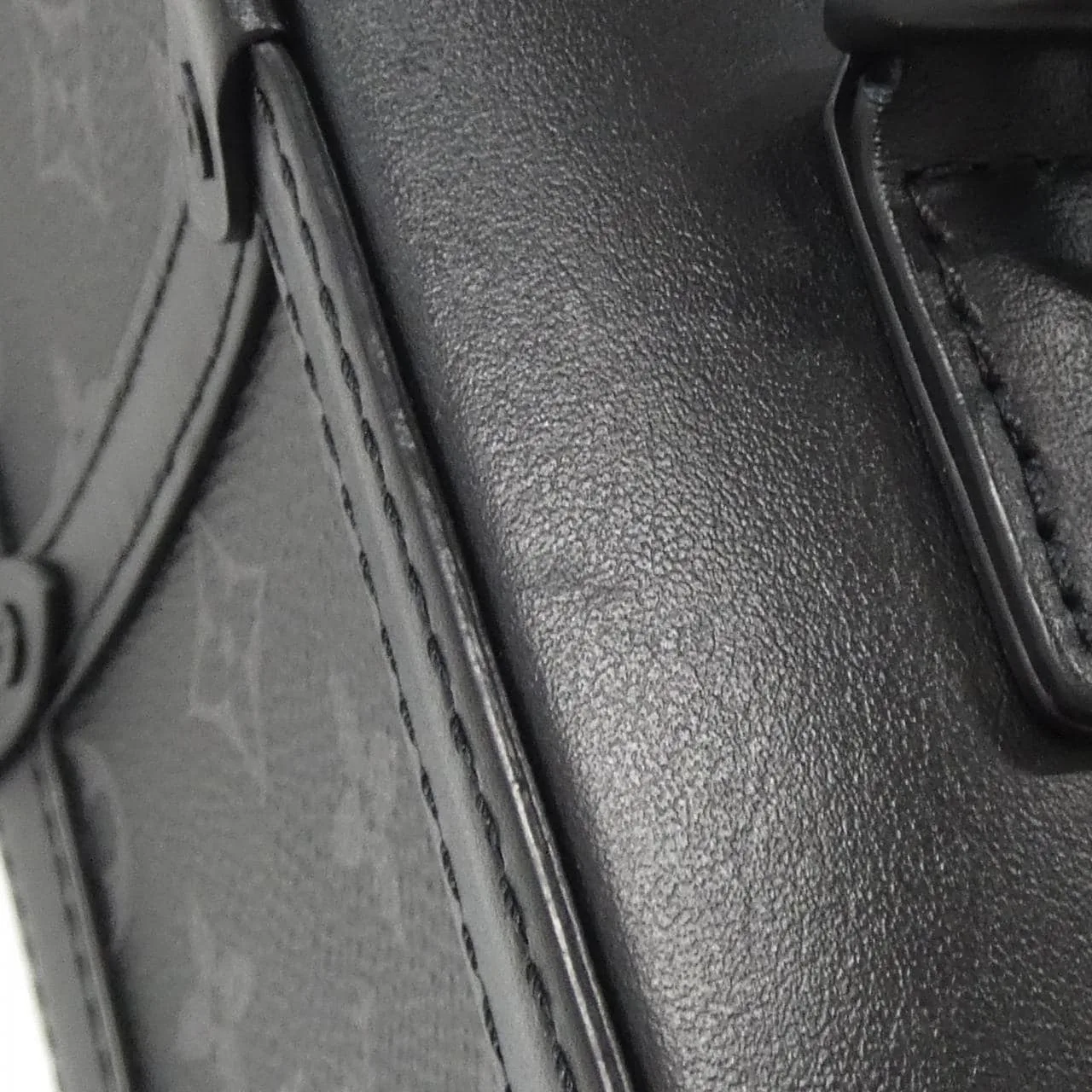 LOUIS VUITTON Eclipse M82077 肩背包 Monogram 4