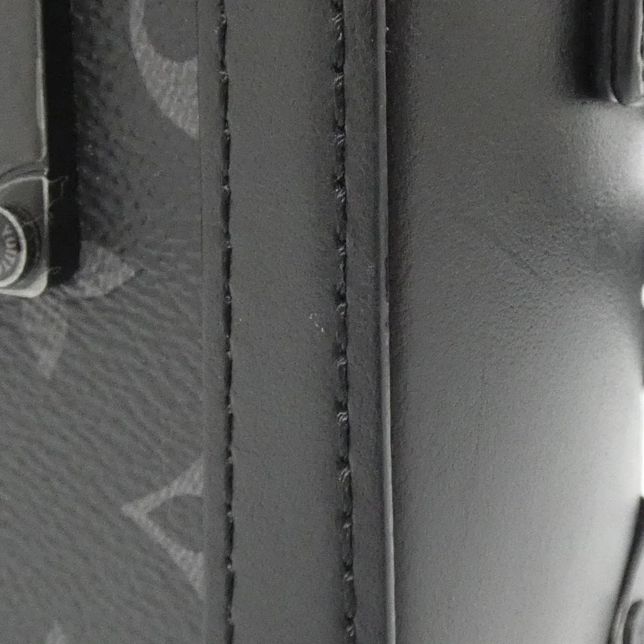 LOUIS VUITTON Eclipse M82077 肩背包 Monogram 5