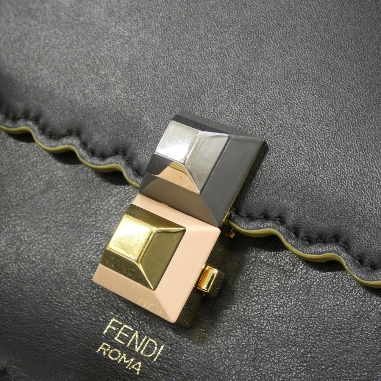 FENDI 8M0381 OZC 手提包 皮革 5
