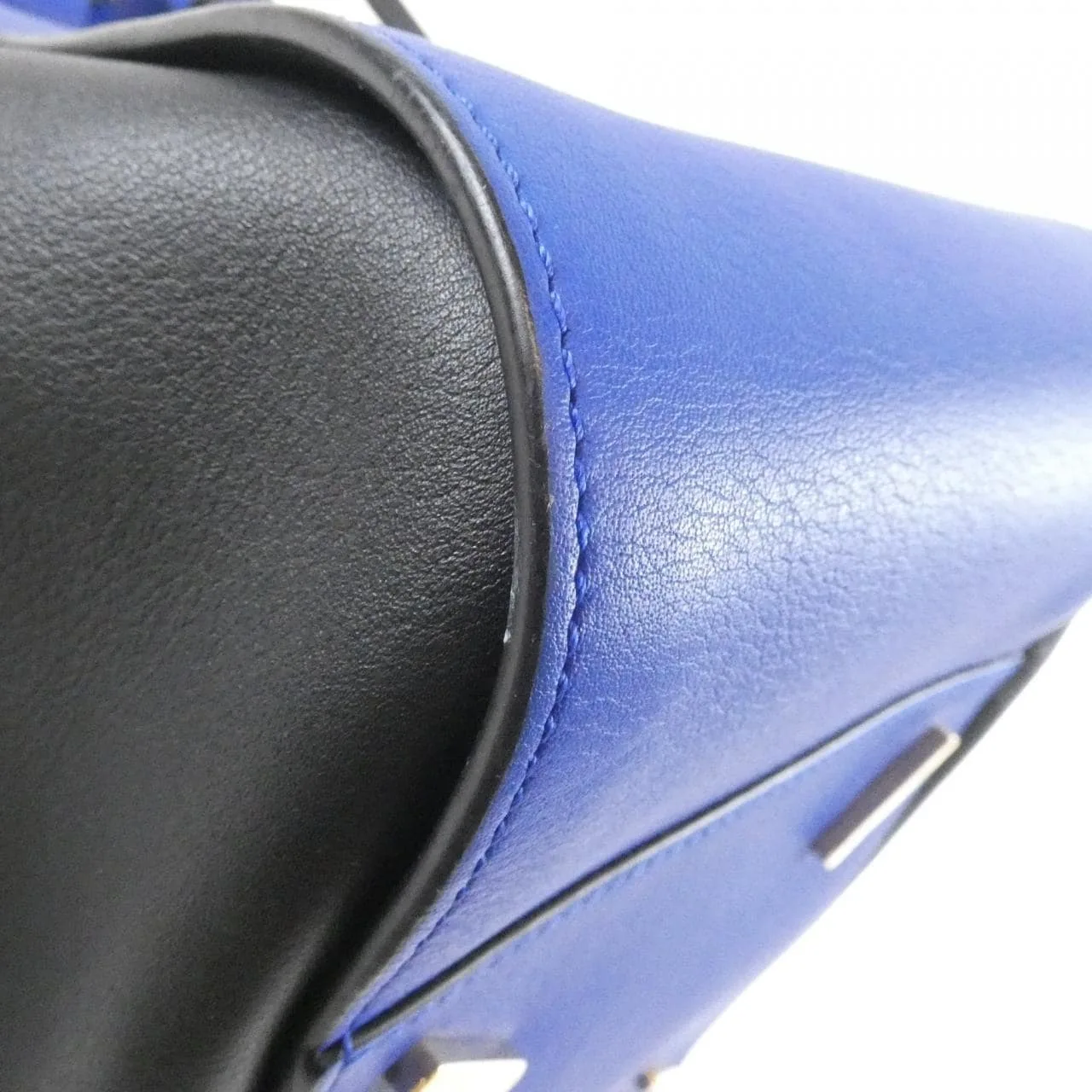 LOEWE Hammock 387 30EN60 肩背包 3