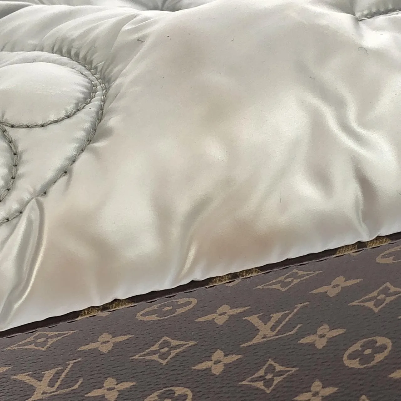 LOUIS VUITTON OnTheGo M21053 手提包 尼龍 4