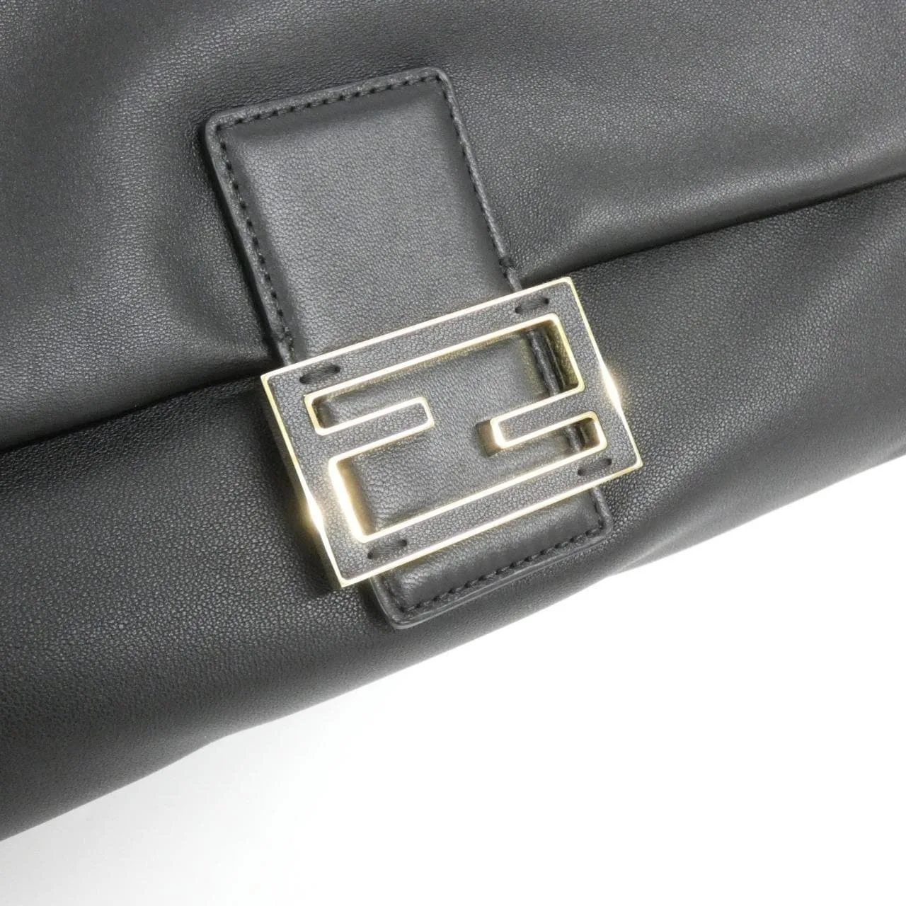 FENDI Baguette 8BR833 AQ0D 肩背包 羊皮 4