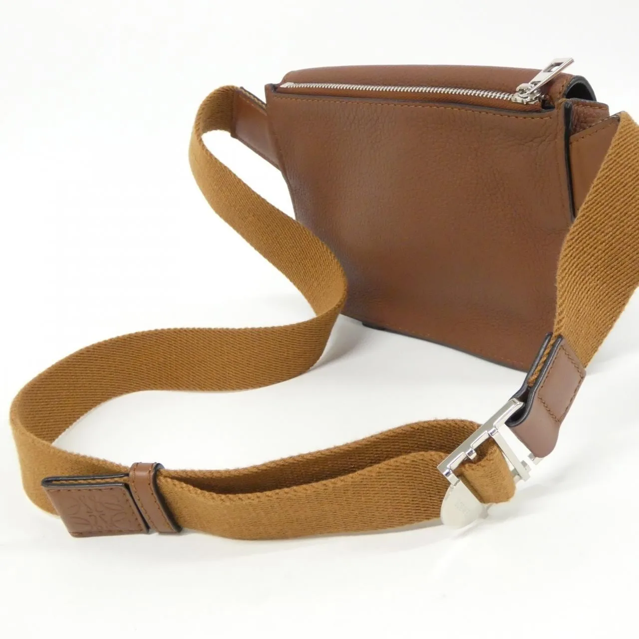LOEWE 317 12AB23 肩背包 8